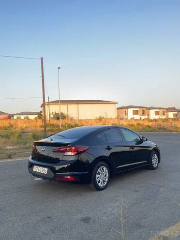 Hyundai Elantra-3