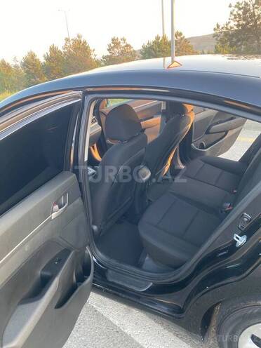 Hyundai Elantra-6