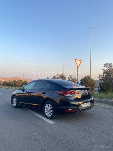 Hyundai Elantra-4