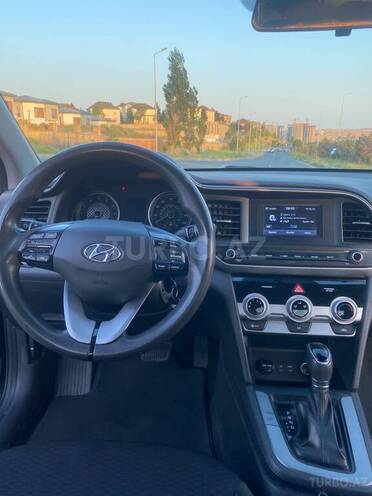 Hyundai Elantra-5