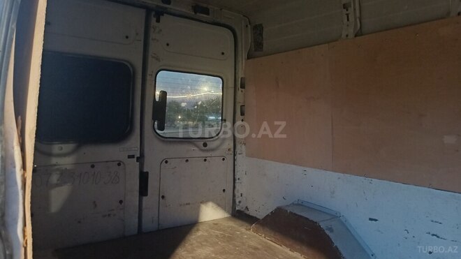 Ford Transit-9