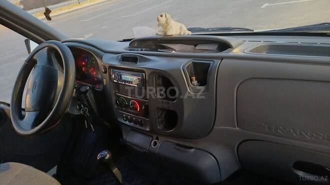 Ford Transit-13
