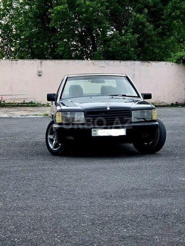 Mercedes 190-1