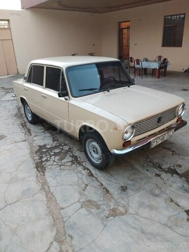 LADA (VAZ) 21011-1