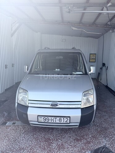 Ford Tourneo Connect-1