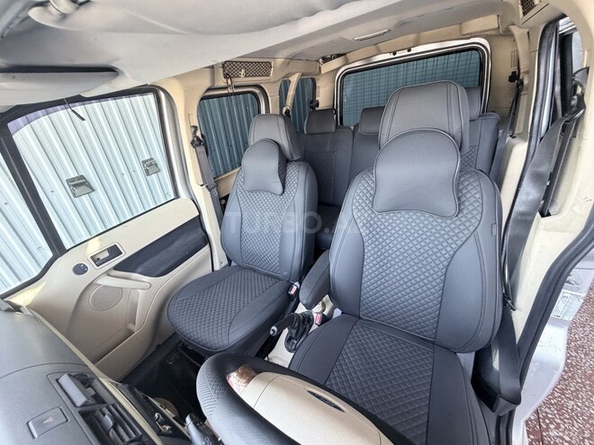 Ford Tourneo Connect-6