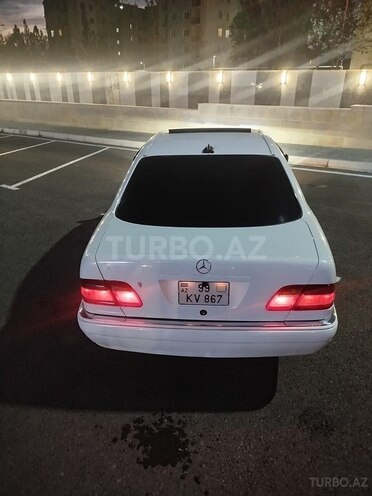 Mercedes E 240-5