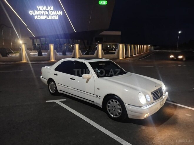 Mercedes E 240-4