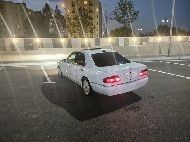 Mercedes E 240-13