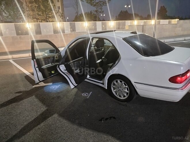 Mercedes E 240-17