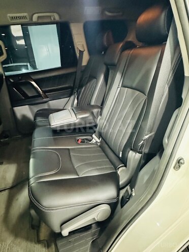 Toyota Land Cruiser Prado-17