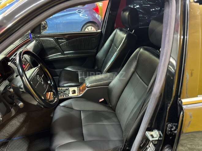Mercedes E 240-9