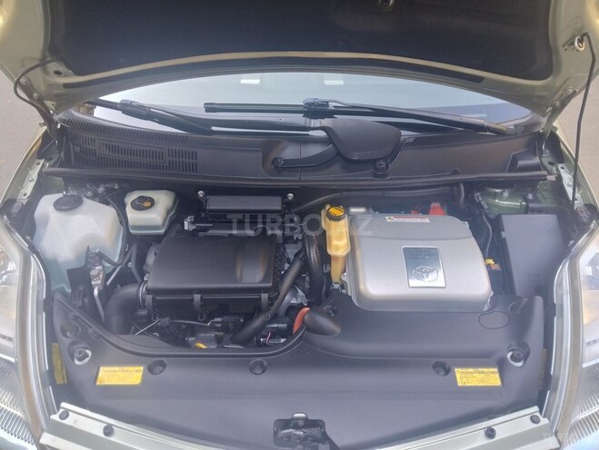 Toyota Prius-8