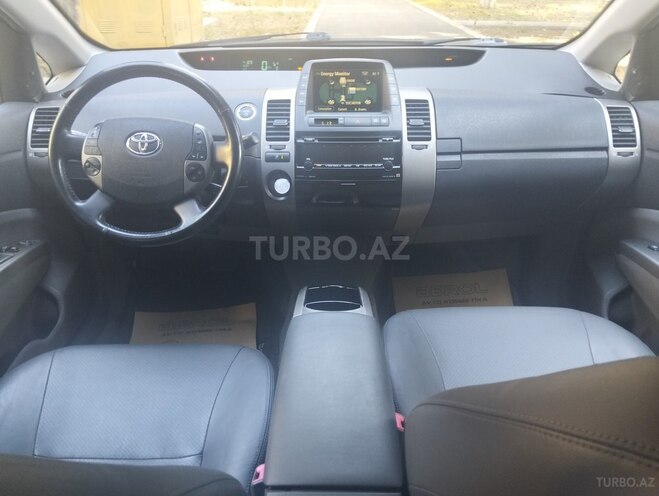Toyota Prius-12