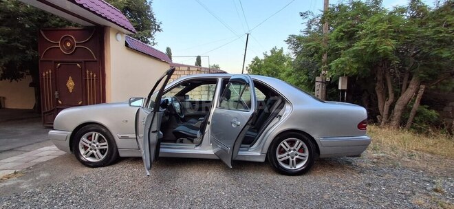 Mercedes E 230-5