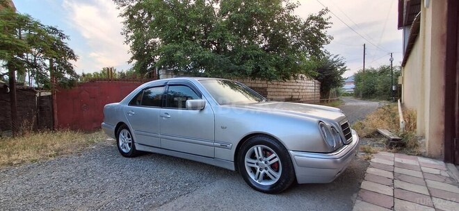 Mercedes E 230-3