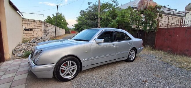 Mercedes E 230-2