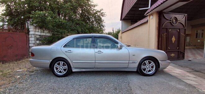 Mercedes E 230-8
