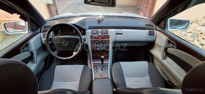 Mercedes E 230-10