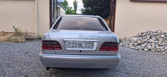 Mercedes E 230-6