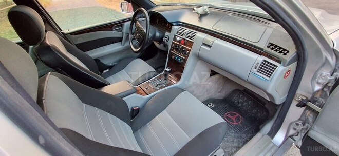 Mercedes E 230-9