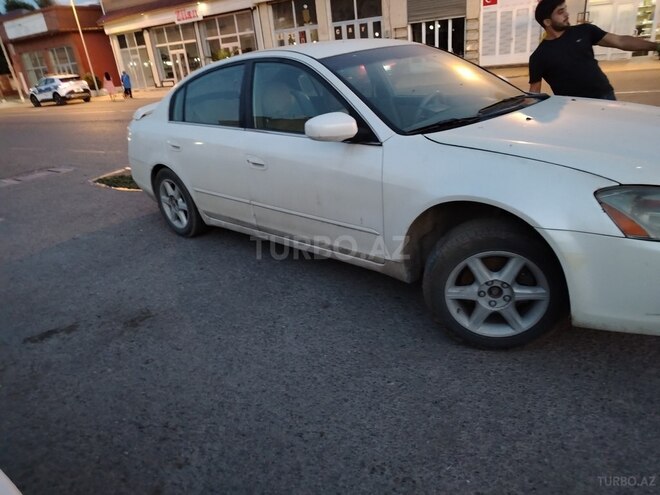 Nissan Altima-4