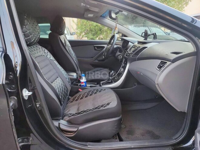 Hyundai Elantra-10