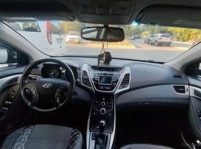Hyundai Elantra-9
