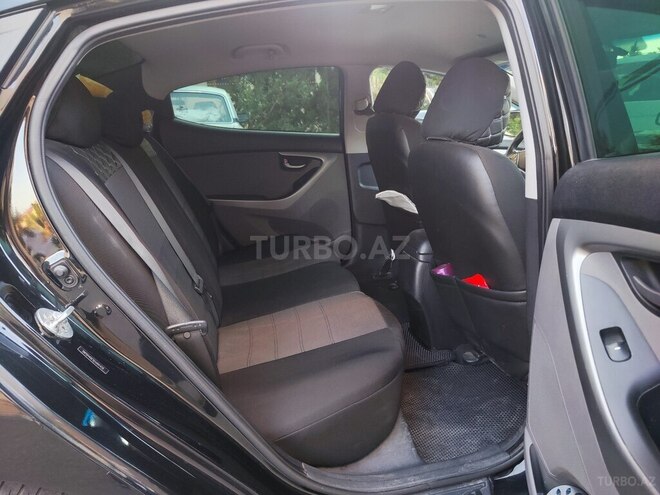Hyundai Elantra-12
