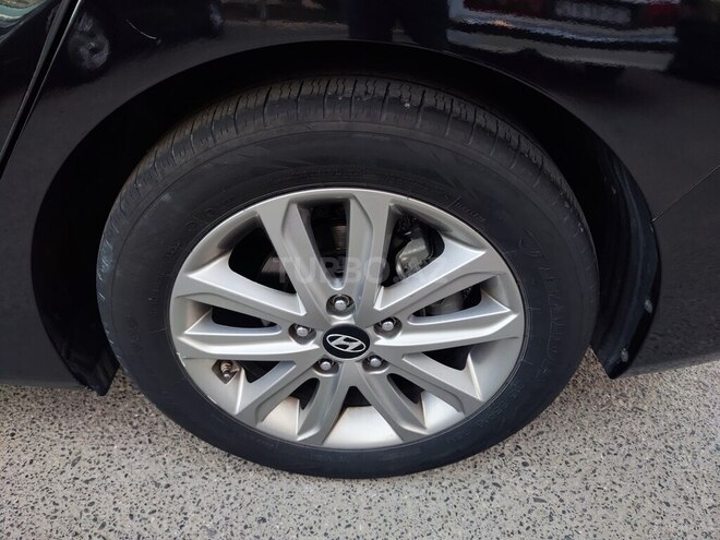 Hyundai Elantra-14