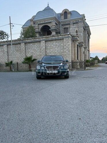 Mercedes E 240-1
