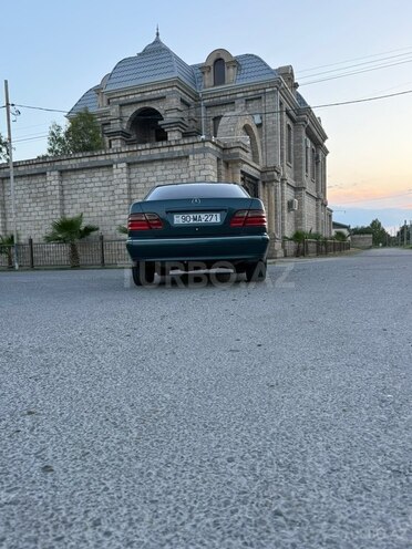 Mercedes E 240-2