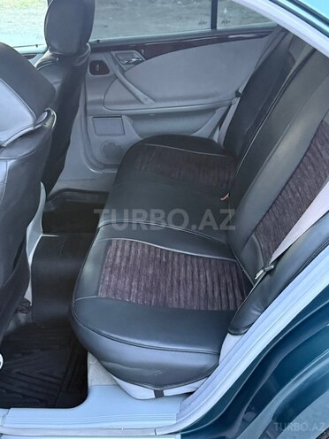 Mercedes E 240-6