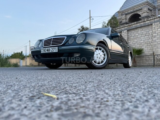 Mercedes E 240-13