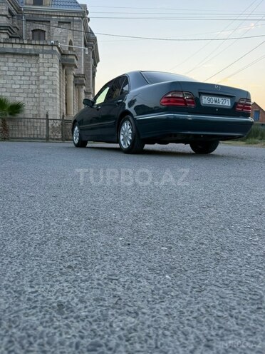 Mercedes E 240-8