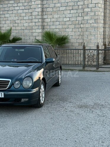 Mercedes E 240-17