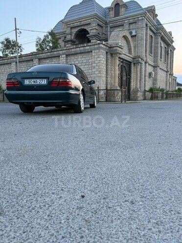 Mercedes E 240-10