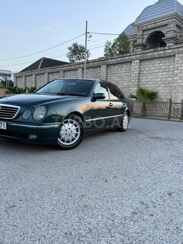 Mercedes E 240-16