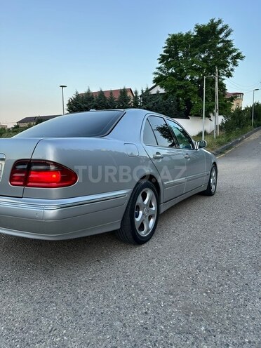 Mercedes E 320-6