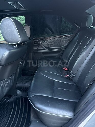 Mercedes E 320-10