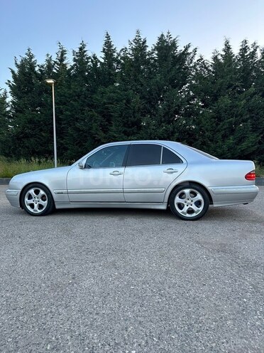 Mercedes E 320-4