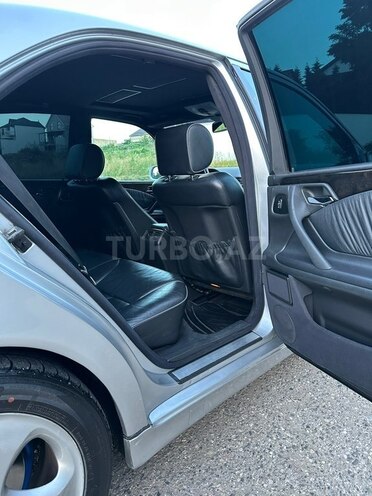 Mercedes E 320-8