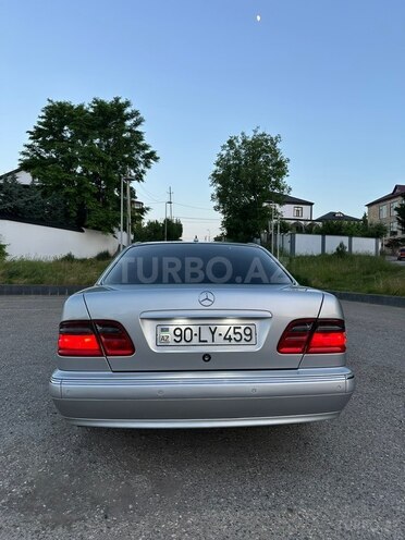 Mercedes E 320-7
