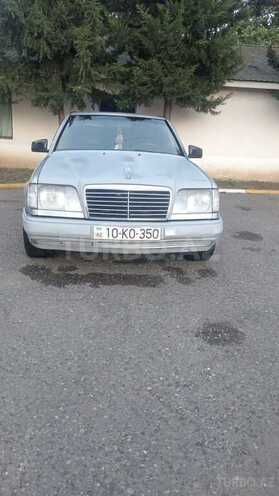 Mercedes 200 E-1