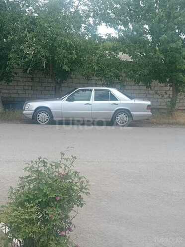 Mercedes 200 E-13