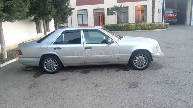 Mercedes 200 E-2