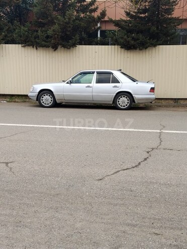 Mercedes 200 E-14