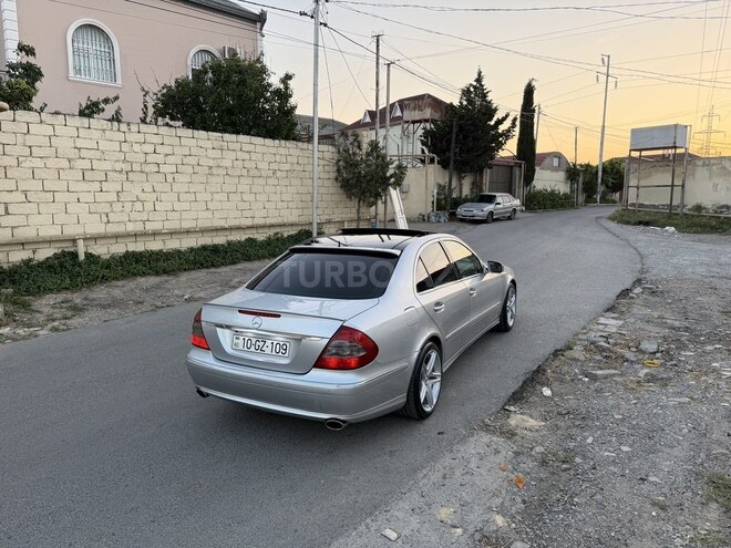 Mercedes E 280-11