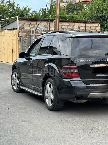 Mercedes ML 350 4MATIC-4