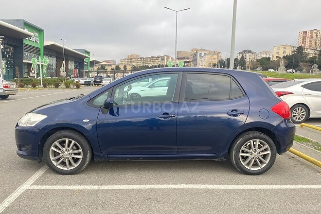 Toyota Auris-2